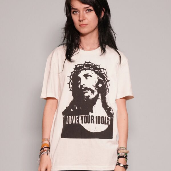 'Love Your Idols' T-Shirt in Ecru